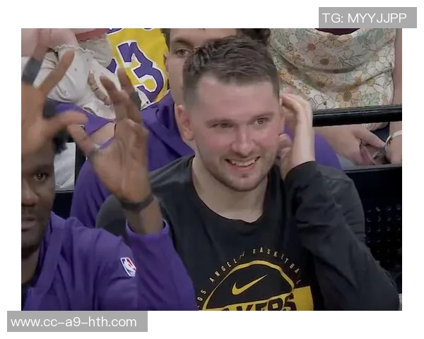 斯玛特分享与詹姆斯东契奇的趣事称其表现夸张令人捧腹大笑 斯玛特分享与詹姆斯东契奇的趣事称其表现夸张令人捧腹大笑